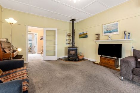 Photo of property in 61 Bayview Road, Paremata, Porirua, 5024