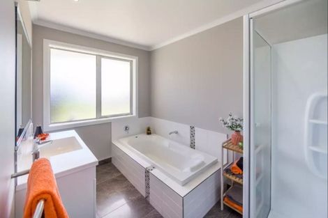 Photo of property in 21 Shillingford Boulevard, Rolleston, 7615