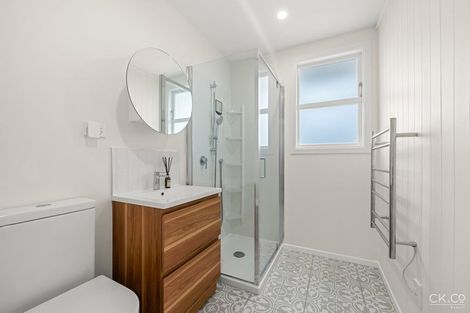 Photo of property in 1a Saulbrey Grove, Woburn, Lower Hutt, 5010