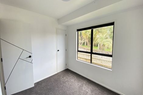 Photo of property in 81 Totaravale Drive, Totara Vale, Auckland, 0629