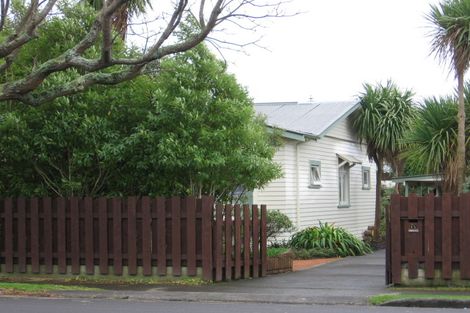 Photo of property in 11 Pahiatua Street, Hokowhitu, Palmerston North, 4410