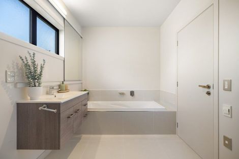 Photo of property in 12 Jacks Point Rise, Jacks Point, Queenstown, 9371