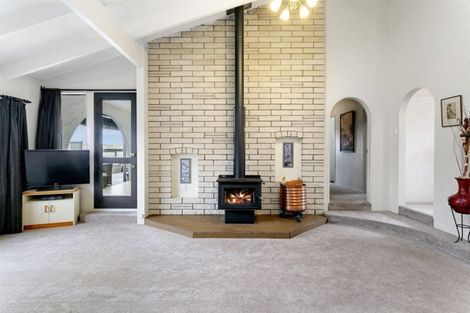 Photo of property in 2 Kew Place, Richmond Heights, Taupo, 3330