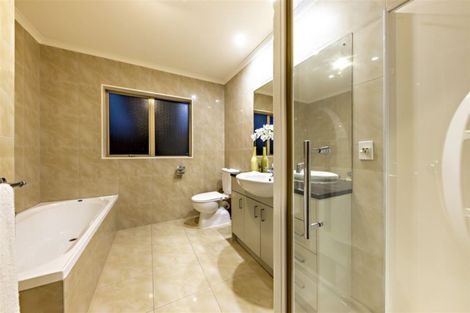 Photo of property in 2 Moravale Lane, Flat Bush, Auckland, 2016