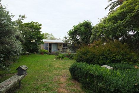 Photo of property in 13 Beach Street, Tangimoana, 4822