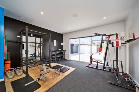 Photo of property in 32 Wallath Road, Westown, New Plymouth, 4310