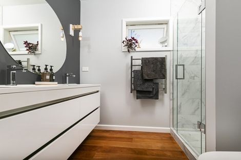 Photo of property in 1 Hanlon Crescent, Narrow Neck, Auckland, 0624