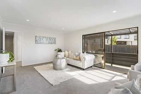 Photo of property in 1/11 Woodlands Crescent, Browns Bay, Auckland, 0630