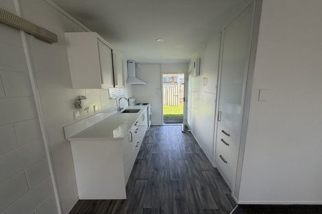 Photo of property in 2/27 Roberts Road, Te Atatu South, Auckland, 0610