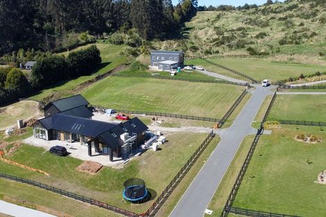 Photo of property in 17 Lochinvar Lane, Acacia Bay, 3385