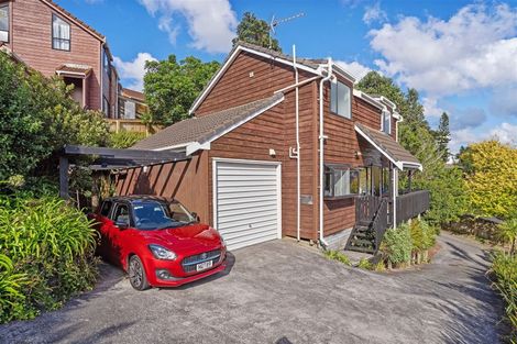 Photo of property in 2/10 Helicon Place, Totara Vale, Auckland, 0629