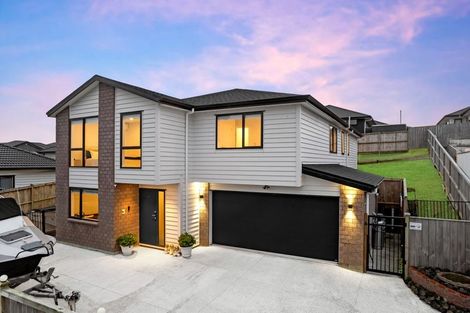 Photo of property in 32 Leathem Crescent, Pokeno, 2402