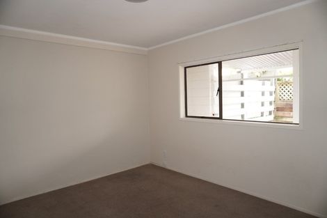 Photo of property in 2/27 Knightsbridge Drive, Forrest Hill, Auckland, 0620