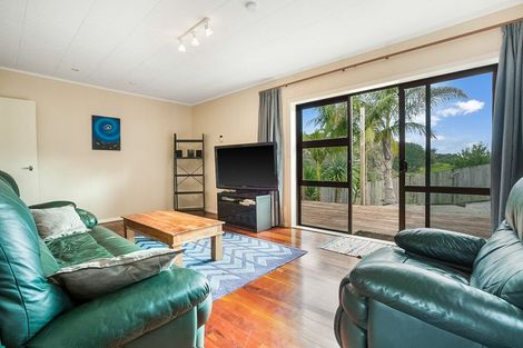 Photo of property in 19 Seaview Road, Cable Bay, 0420