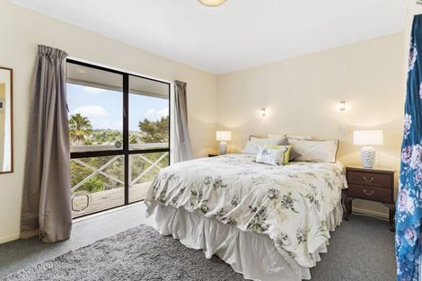 Photo of property in 1/32 Tree View Avenue, Glenfield, Auckland, 0629