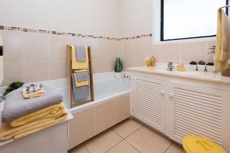 Photo of property in 14 Gwenand Place, Botany Downs, Auckland, 2010