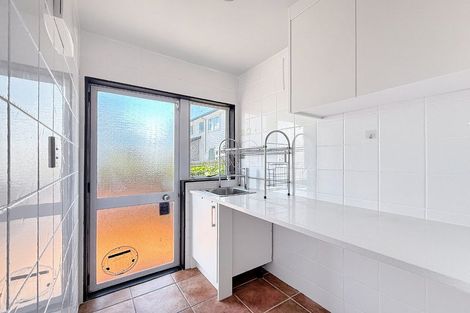 Photo of property in 118b Hepburn Road, Glendene, Auckland, 0602