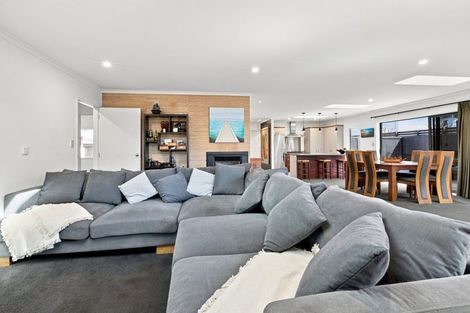 Photo of property in 32 Aranui Drive, Papamoa Beach, Papamoa, 3118