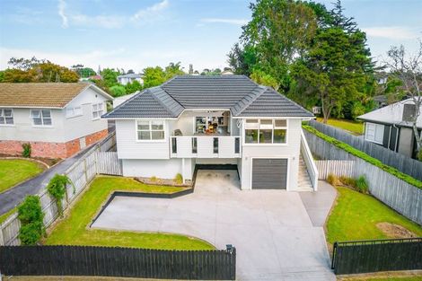 Photo of property in 27 Gill Avenue, Te Atatu Peninsula, Auckland, 0610