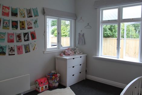 Photo of property in 9 Hinau Street, Eastbourne, Lower Hutt, 5013