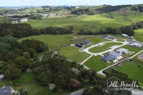 Photo of property in 17 Manaaki Circle, Paparoa, 0571