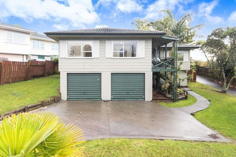 Photo of property in 28 Meadowood Drive, Unsworth Heights, Auckland, 0632