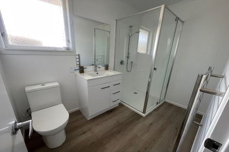 Photo of property in 35 Tarata Crescent, Mangere Bridge, Auckland, 2022