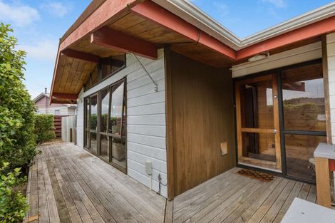 Photo of property in 6 Suzanne Grove, Kelvin Grove, Palmerston North, 4414