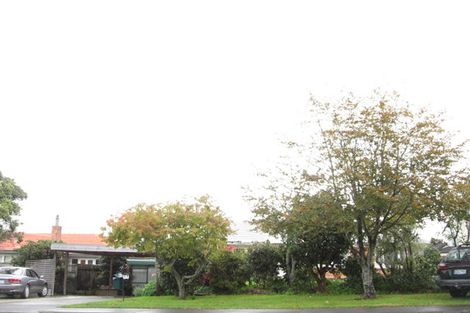 Photo of property in 77 Beach Road, Mellons Bay, Auckland, 2014