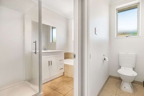 Photo of property in 6 Magnolia Drive, Waiuku, 2123