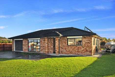 Photo of property in 19 Aitkenhead Court, Parakai, 0830