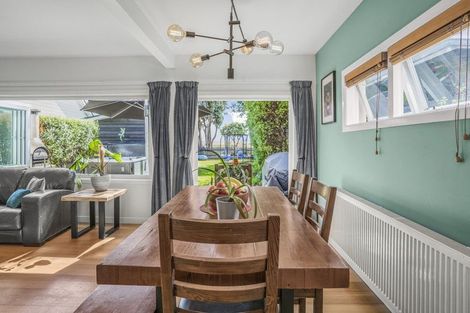Photo of property in 25 Marine Parade, Eastbourne, Lower Hutt, 5013