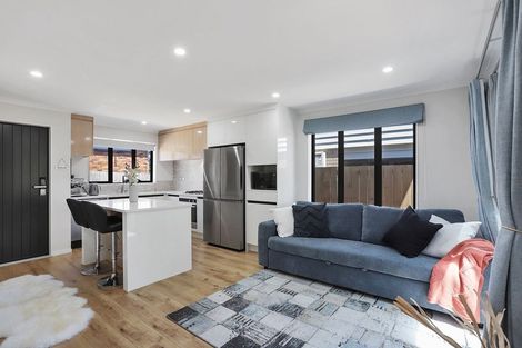 Photo of property in 9b Kingdale Road, Henderson, Auckland, 0610