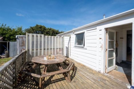 Photo of property in 6 Julian Street, Eltham, 4322