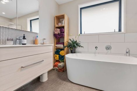 Photo of property in 44b Waikite Road, Welcome Bay, Tauranga, 3112