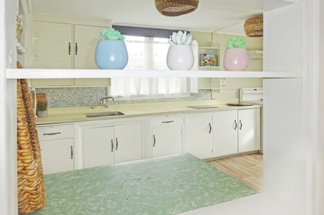 Photo of property in 46 Pratt Avenue, Foxton Beach, Foxton, 4815