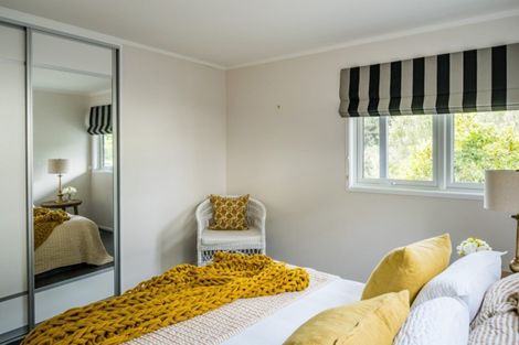 Photo of property in 52 Grays Road, Plimmerton, Porirua, 5026