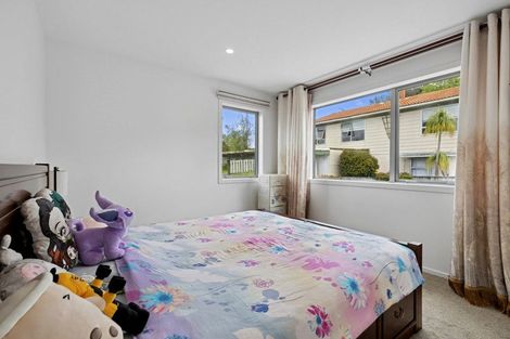 Photo of property in 3 Julia Place, Totara Vale, Auckland, 0629