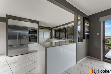 Photo of property in 180 Carnoustie Drive, Wattle Downs, Auckland, 2103