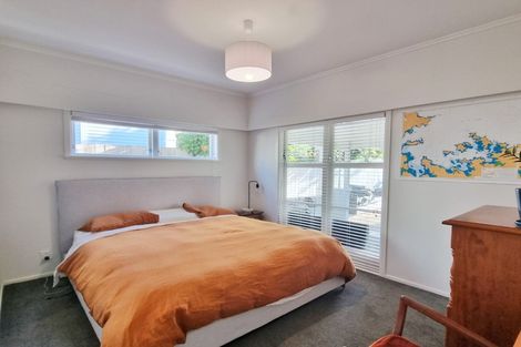 Photo of property in 1/2 East Coast Road, Milford, Auckland, 0620