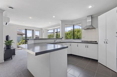 Photo of property in 30 Seabreeze Place, Papamoa Beach, Papamoa, 3118