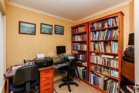 Photo of property in 1 Orlando Close, Frankleigh Park, New Plymouth, 4310