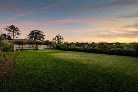 Photo of property in 20 Aderman Place, Hurworth, New Plymouth, 4310