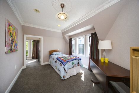 Photo of property in 21 Springdale Grove, Fitzherbert, Palmerston North, 4410