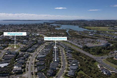 Photo of property in 16 Syd Grant Crescent, Orewa, 0931