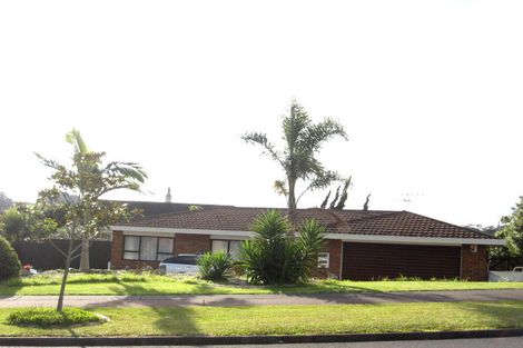 Photo of property in 92 Charles Prevost Drive, The Gardens, Auckland, 2105