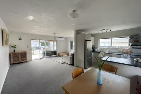 Photo of property in 2/13 Justamere Place, Weymouth, Auckland, 2103