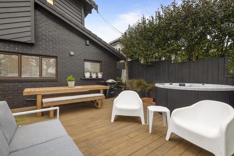 Photo of property in 1/92 Victoria Road, Devonport, Auckland, 0624