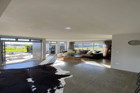 Photo of property in 10 Hoihere Drive, One Tree Point, 0118