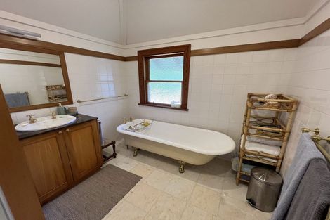 Photo of property in 9 Glen Road, Kelburn, Wellington, 6012